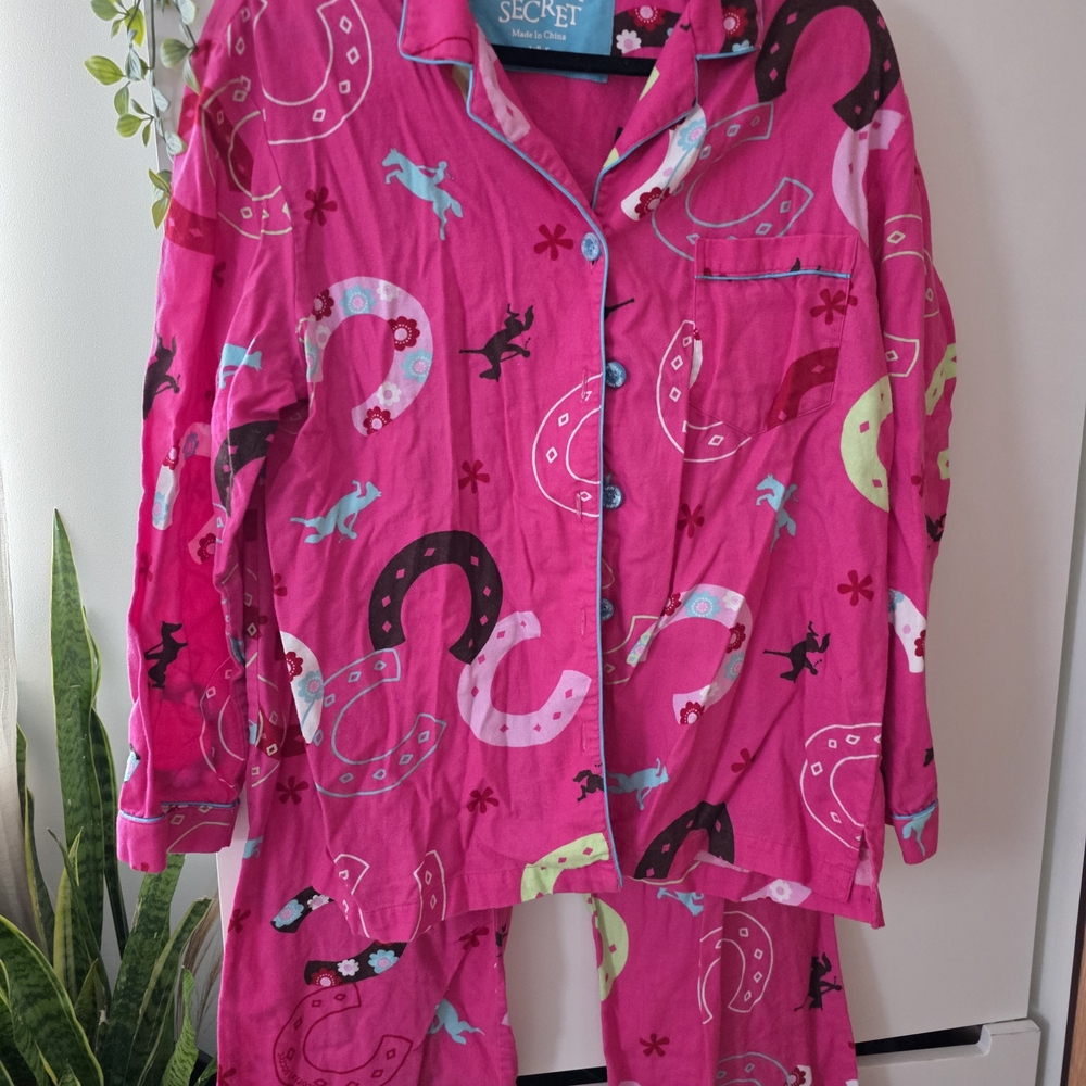 Victoria's Secret Pink Kids Pajama Set with Horseshoe Pattern